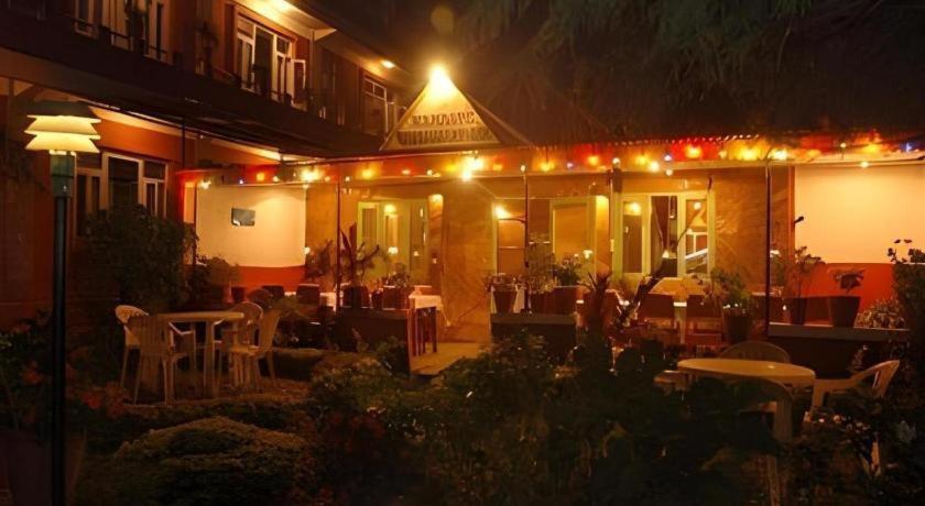 Fairmount Hotel Pokhara Kültér fotó